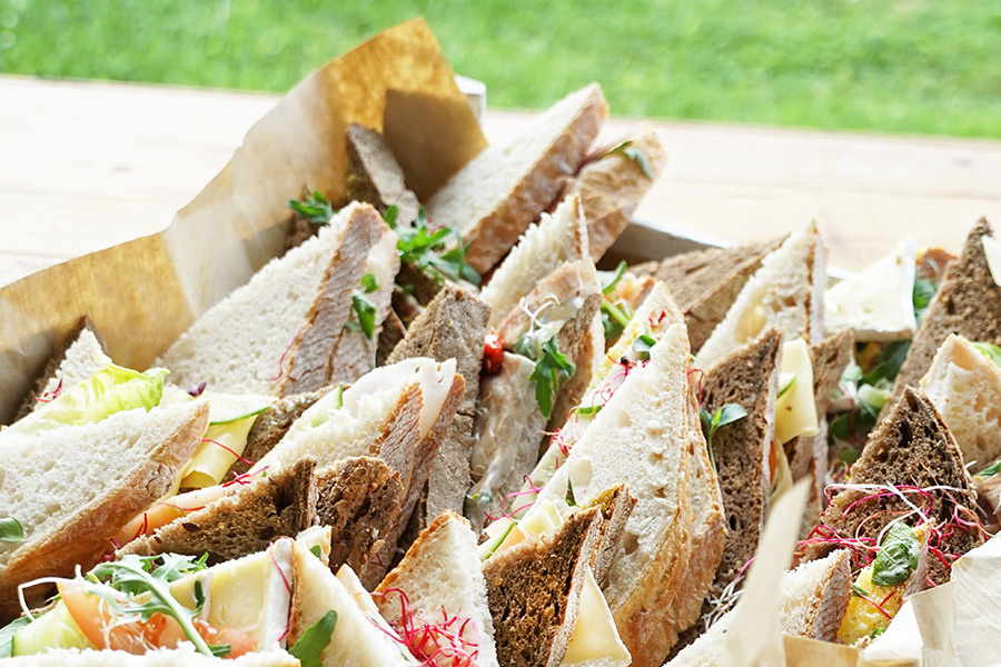 rederij_ameland_rondvaart_europoort_catering_lunch_broodjes